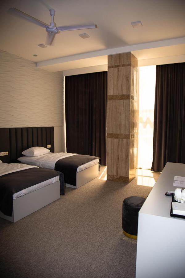 Отель Port Plaza Evn P'arak'ar