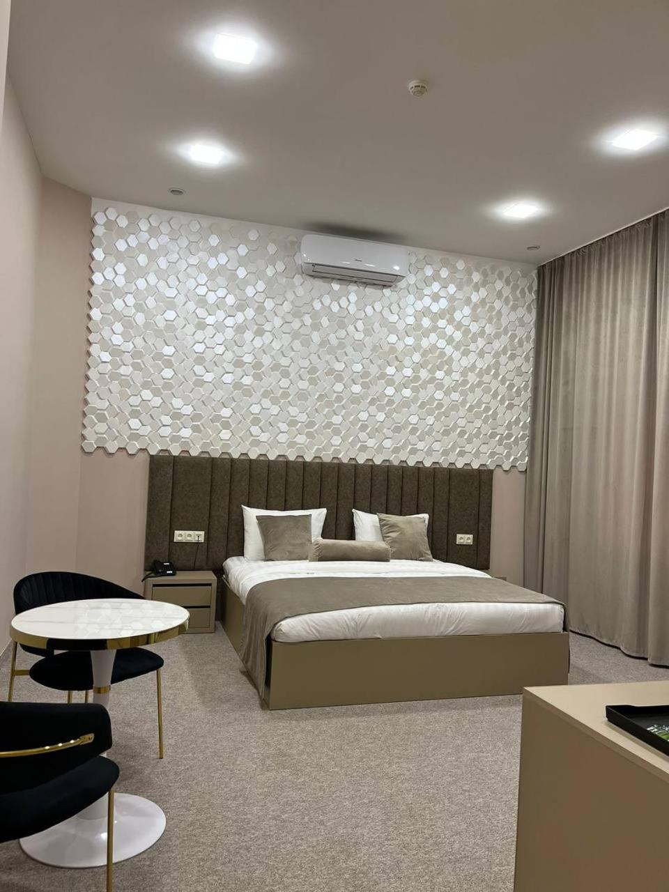 Port Plaza Evn Отель 4*