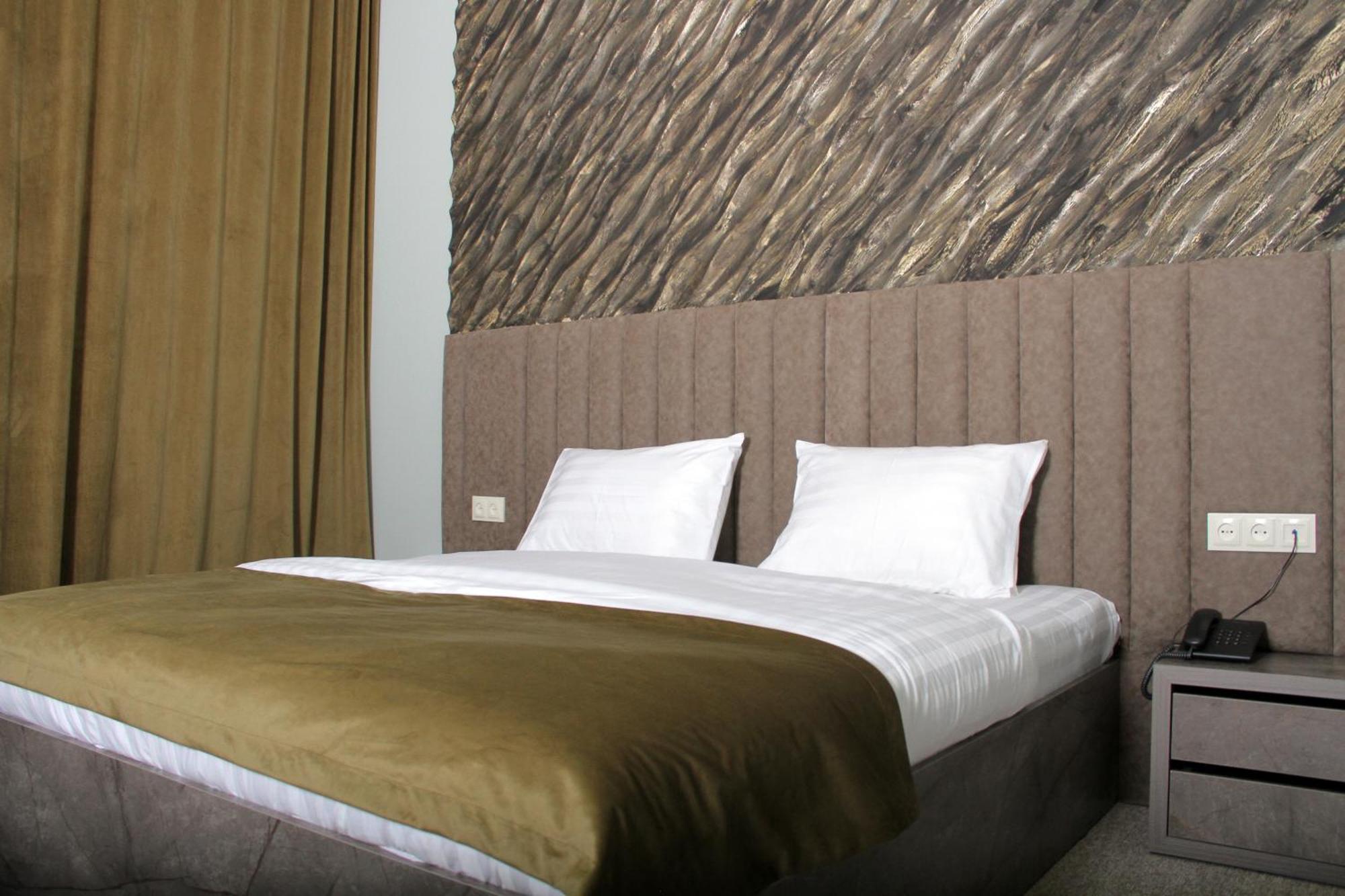 Port Plaza Evn 4* P'arak'ar