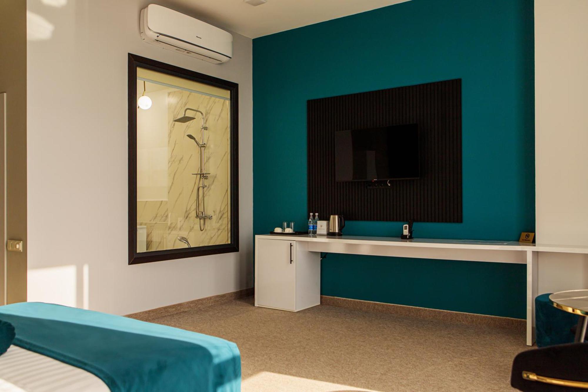 Отель Port Plaza Evn 4*