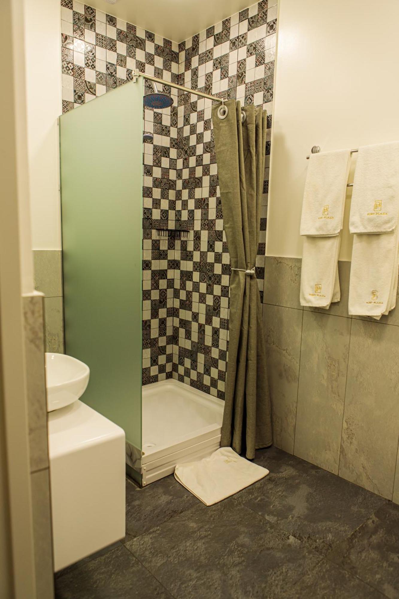 Port Plaza Evn P'arak'ar